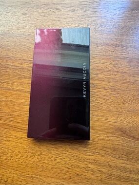 Kevyn Aucoin neo highlighter in Sahara